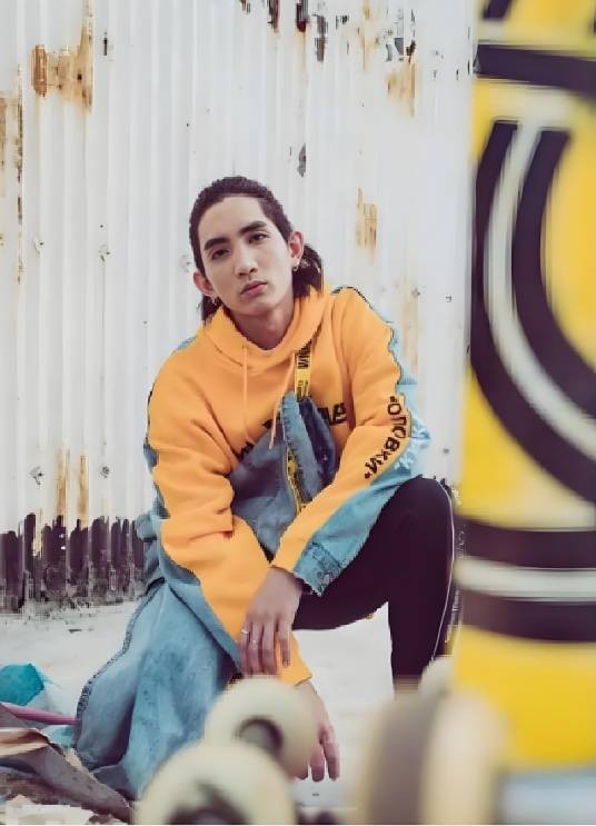 杨乐文（歌手、男子组合MIRROR队长）