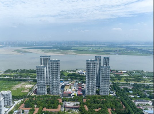 新房（开发商建造并首次出售的商品住宅）