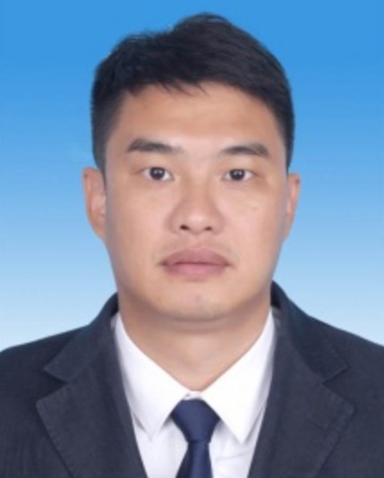 刘钟明（广东省东莞市大朗镇原人大副主席、三级主任科员）
