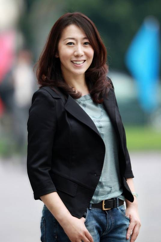 孟艳（第十四届全国政协委员、教科卫体委员会委员，北京市第二中学艺体中心主任、一级导演）