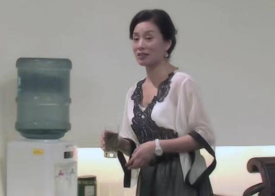 赵迎春（都市爱情剧《姐妹新娘》中的角色）