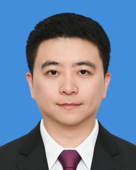 余志伟（福建省石狮市委副书记，市政府党组书记、市长）