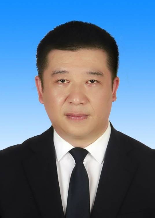 沈小峰（重庆市石柱土家族自治县六塘乡党委委员、政法委员、副乡长）