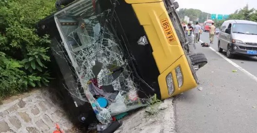 8·8哈尔滨客车侧翻事故