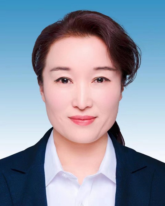 杨小华（第十四届全国人大代表，云南省丽江市玉龙县玉龙中学化学教师）