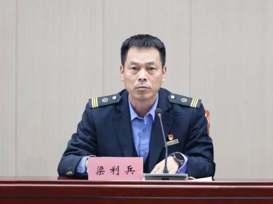 梁利兵（中国铁路北京局集团有限公司石家庄电力机务段段长）
