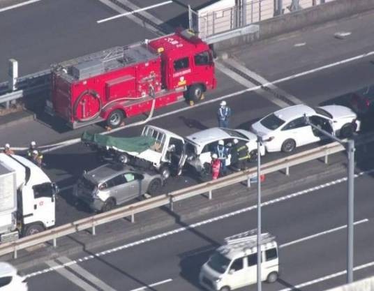 12·27日本东京车辆相撞事故