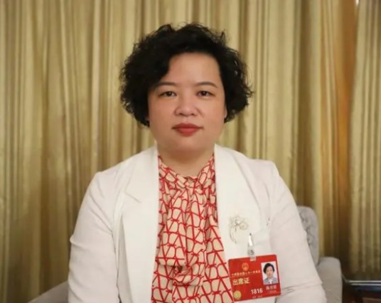 陈育群（第十四届全国人大代表，广东省普宁市潮菜厨师职业培训学校校长）