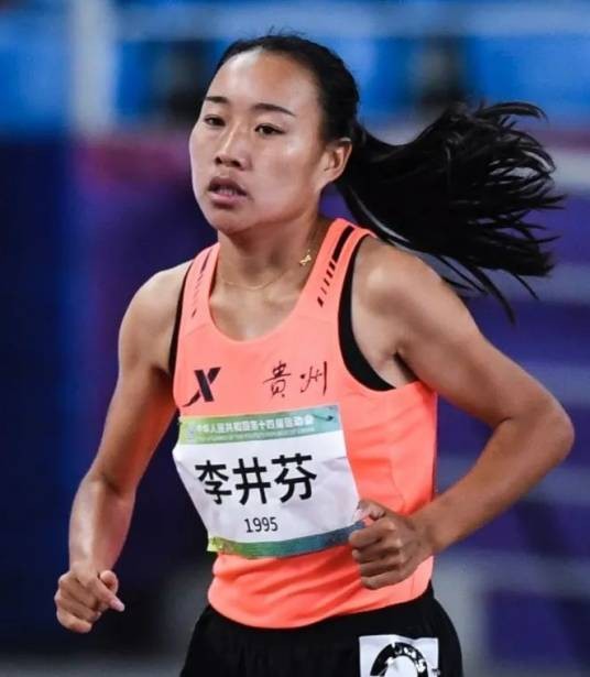 李井芬