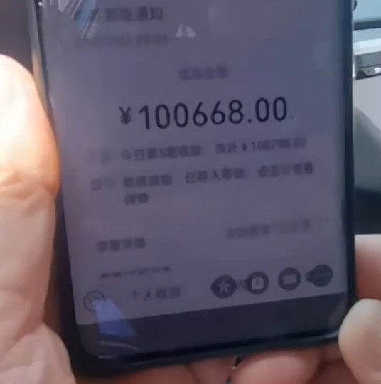 3·20深圳醉酒乘客误付10万元车费事件