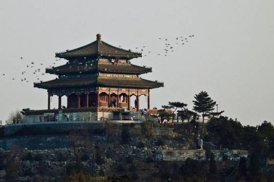 万春亭（景山公园内的明代观景建筑）