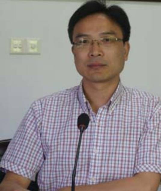 吴建洪（余姚七中校长、余姚市教育局教研室主任）